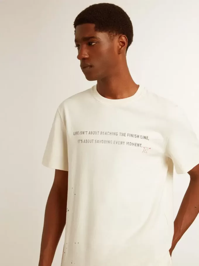 Heren-T-shirt van verouderd wit katoen met print en borduursel