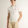 Herenpoloshirt in wit geperforeerd breisel met bordeauxrode gestreepte details