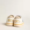 Junior Ball Star met blauwe glitterster en beige suède hielstuk