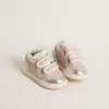 Junior June in roze leer met metallic leren inzetstukken en suède ster
