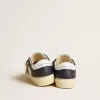 Junior May in wit en blauw leer met leren ster en hielstuk