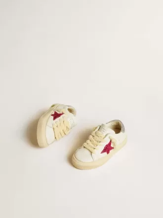 Junior May met fuchsia glitterster en metallic leren hielstuk