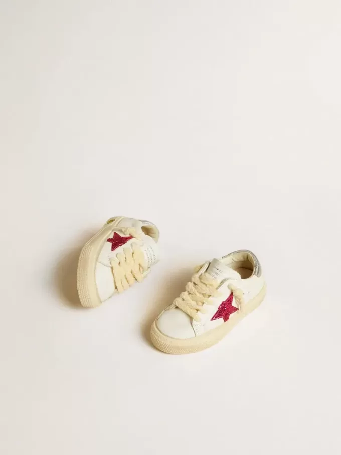 Junior May met fuchsia glitterster en metallic leren hielstuk