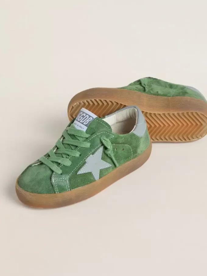 Junior Super-Star in groen suède met babyblauwe ster en hielstuk