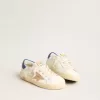 Junior Super-Star van nappaleer met een beige ster en blauwe hiellip.