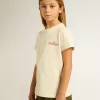 Katoenen T-shirt voor meisjes in versleten wit met rood borduursel op de borst.