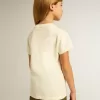 Katoenen T-shirt voor meisjes in versleten wit met rood borduursel op de borst.