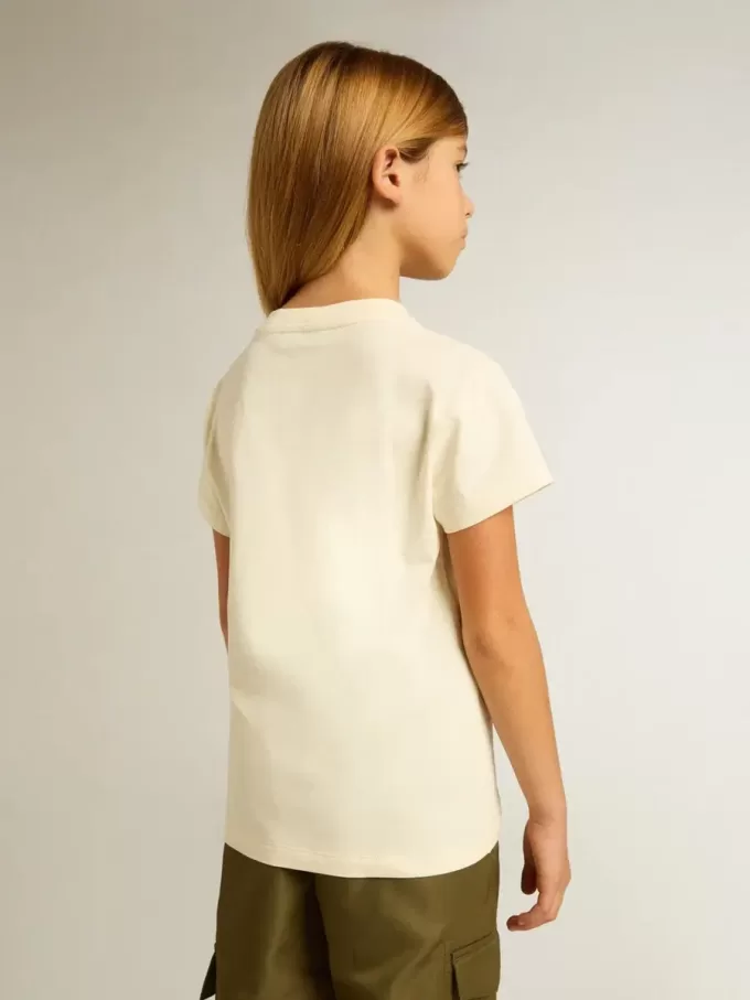 Katoenen T-shirt voor meisjes in versleten wit met rood borduursel op de borst.