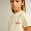 Katoenen T-shirt voor meisjes in versleten wit met rood borduursel op de borst.
