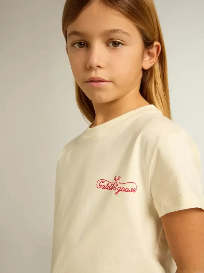 Katoenen T-shirt voor meisjes in versleten wit met rood borduursel op de borst.