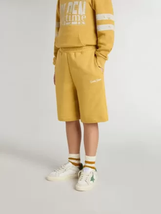 Kinderjoggingbroek in okergeel met borduursel