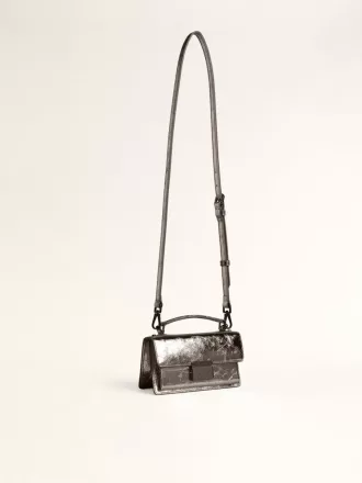 Kleine Venezia-tas in antracietgrijs metallic leer met zwarte details