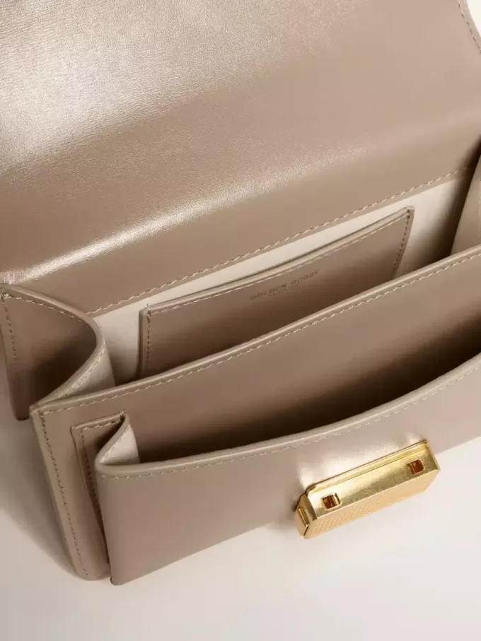 Kleine Venezia-tas in beige leer met gouden details