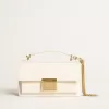 Kleine Venezia-tas in botergeel leer met gouden details