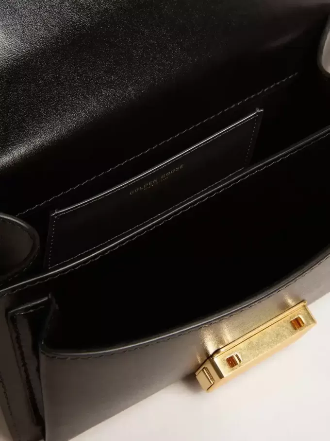 Kleine Venezia-tas in zwart leer met zijden sjaal en bedeltje