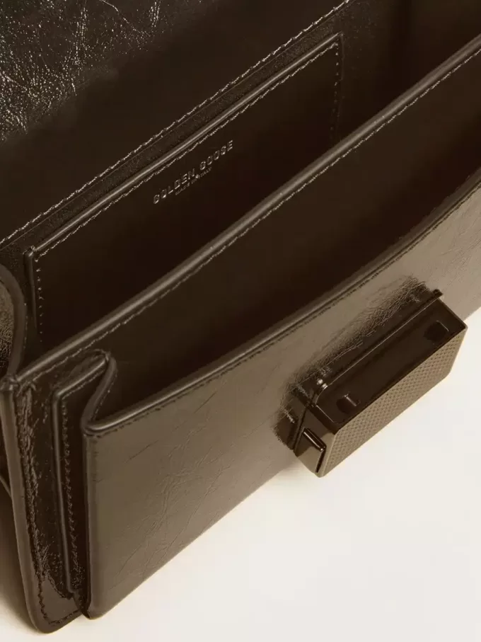 Kleine Venezia-tas in zwart metallic leer met zwarte details