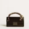 Kleine Venezia-tas in zwart metallic leer met zwarte details