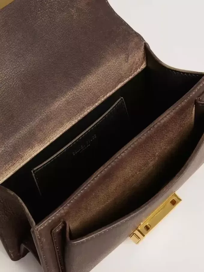 Kleine Venezia-tas van donkerbruin leer met gouden gesp