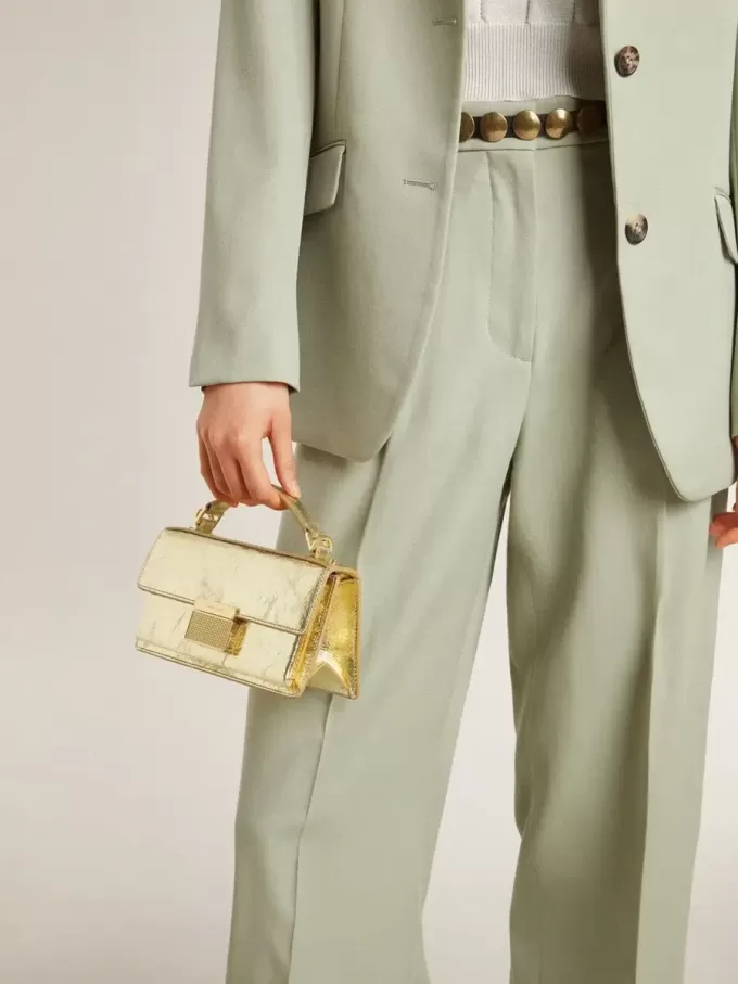 Kleine Venezia-tas van goudkleurig metallic leer met gouden details