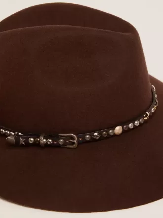 Koffiebruine hoed met leren riem met studs