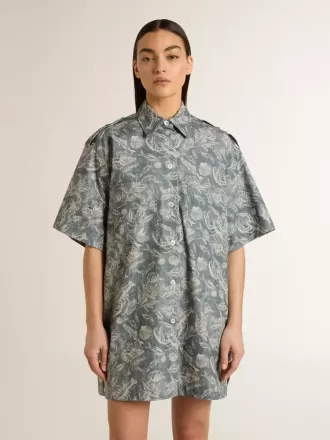 Korte overhemdjurk voor dames van lichtblauw katoenpopeline met all-over maritieme print