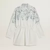 Korte shirtjurk voor dames van wit gestreept katoen met een blauwe maritieme print.