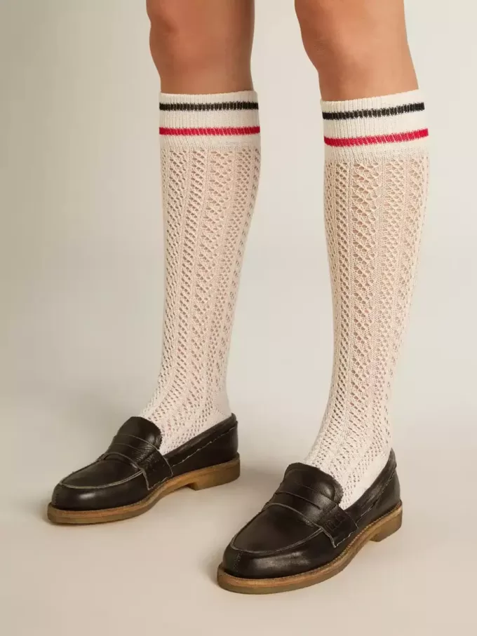 Lange geribde sokken in vintage wit met tweekleurige strepen