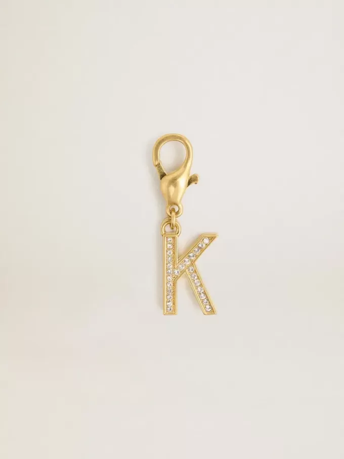 Letter K-bedeltje in goudkleurig messing met kristallen