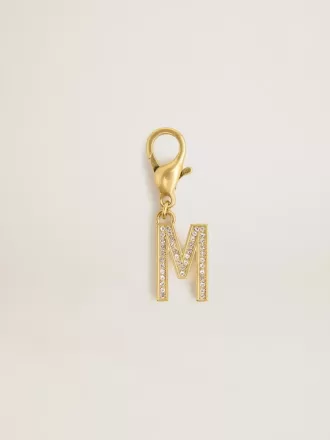 Letter M-bedeltje van goudkleurig messing met kristallen