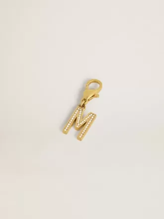 Letter M-bedeltje van goudkleurig messing met kristallen