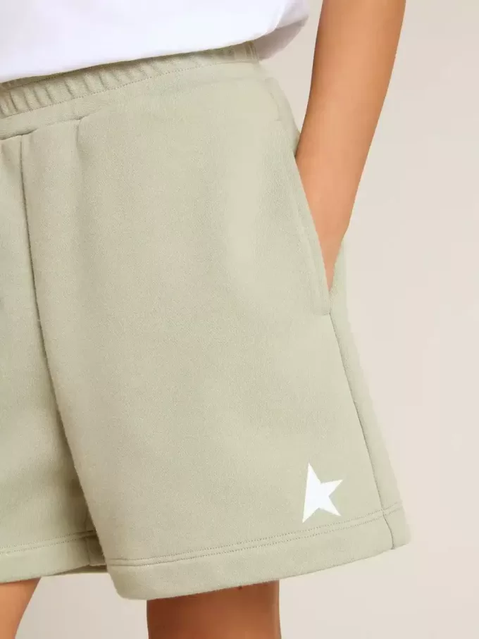 Lichtgroene korte broek met witte ster