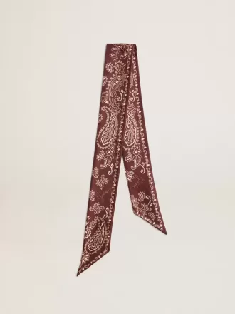 Lint van bordeauxrode zijden twill met paisleypatroon