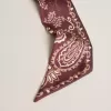 Lint van bordeauxrode zijden twill met paisleypatroon