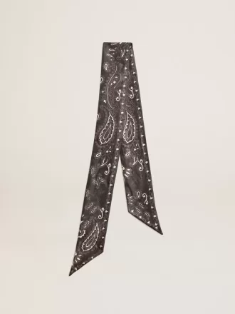 Lint van zwarte zijden twill met paisleypatroon