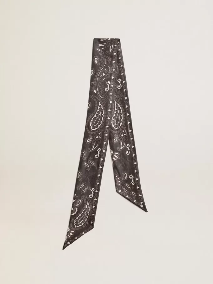 Lint van zwarte zijden twill met paisleypatroon
