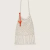 Macramé-tas voor dames van boterblanke katoen met een leren kreeftbedeltje.