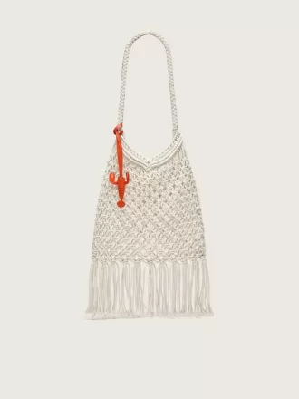 Macramé-tas voor dames van boterblanke katoen met een leren kreeftbedeltje.