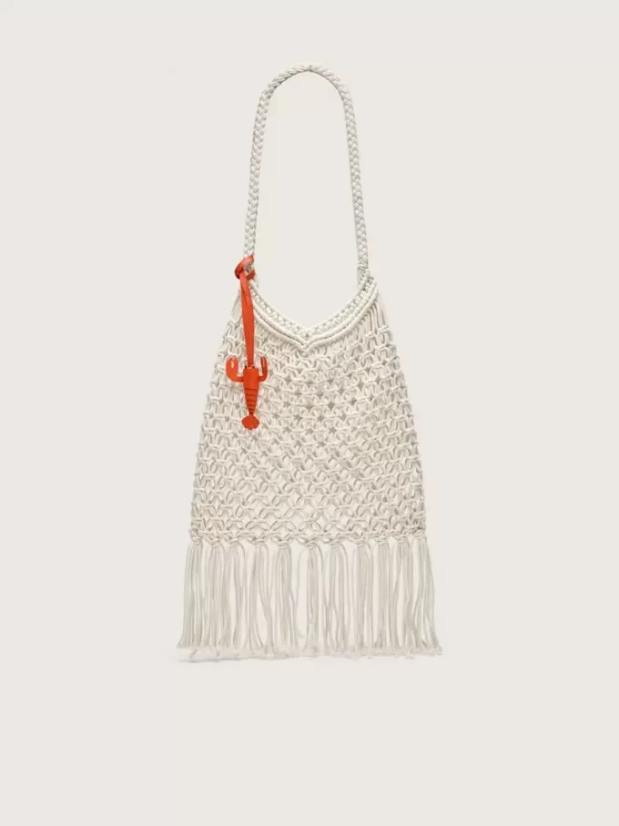 Macramé-tas voor dames van boterblanke katoen met een leren kreeftbedeltje.