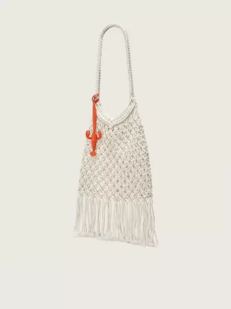 Macramé-tas voor dames van boterblanke katoen met een leren kreeftbedeltje.