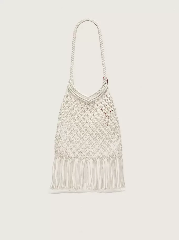 Macramé-tas voor dames van boterblanke katoen met een leren kreeftbedeltje.