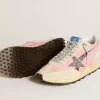 Marathon voor dames in roze nylon en beige suède met zwarte opgedrukte ster