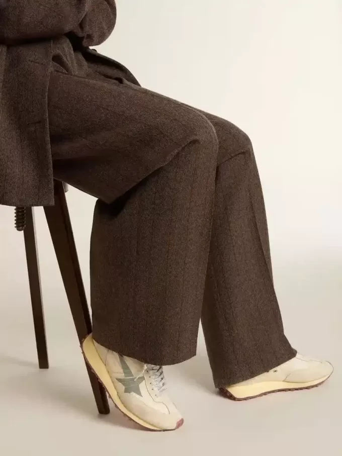 Marathon voor dames met beige nylon bovenwerk en grijze ster