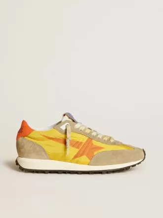 Marathon voor dames met geel nylon bovenwerk en oranje ster