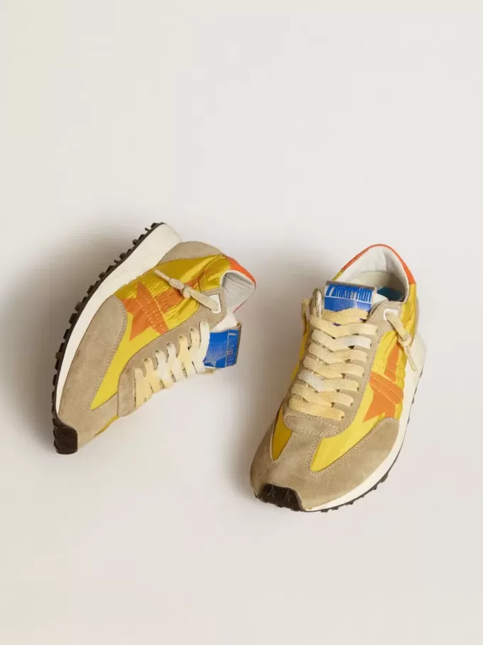 Marathon voor dames met geel nylon bovenwerk en oranje ster
