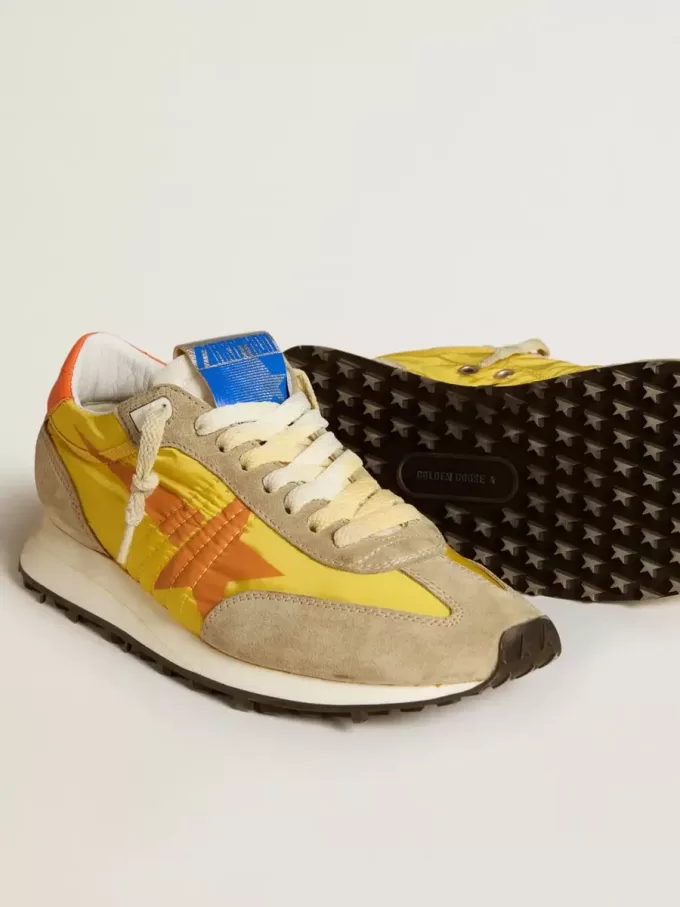 Marathon voor dames met geel nylon bovenwerk en oranje ster