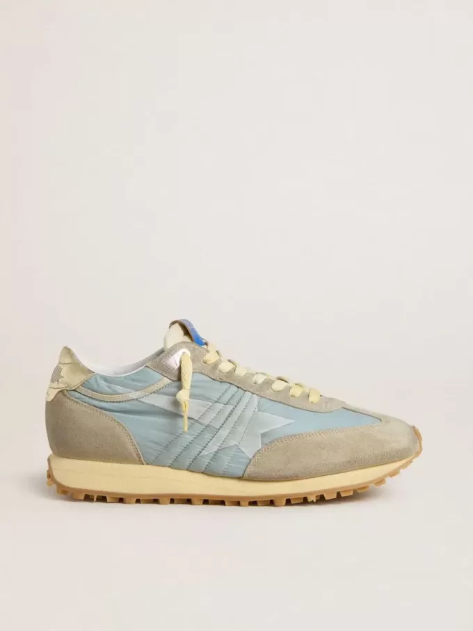 Marathon voor dames met lichtblauw nylon bovenwerk en pastelblauwe ster