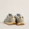 Marathon voor dames met lichtblauw nylon bovenwerk en pastelblauwe ster