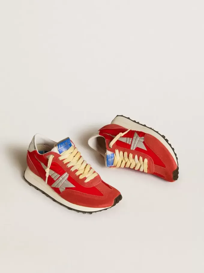 Marathon voor dames met rood nylon bovenwerk en zilveren ster