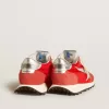 Marathon voor dames met rood nylon bovenwerk en zilveren ster