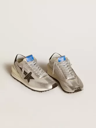 Marathon voor dames met zilverkleurig ripstop nylon bovenwerk en zwarte ster